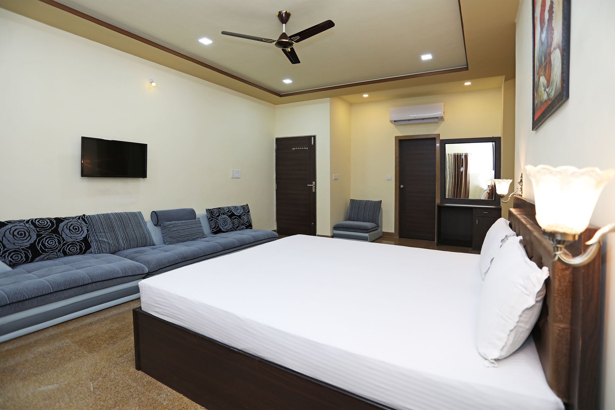 Oyo 9428 Hill View Room Goverdhan Vilas أُودايبور المظهر الخارجي الصورة