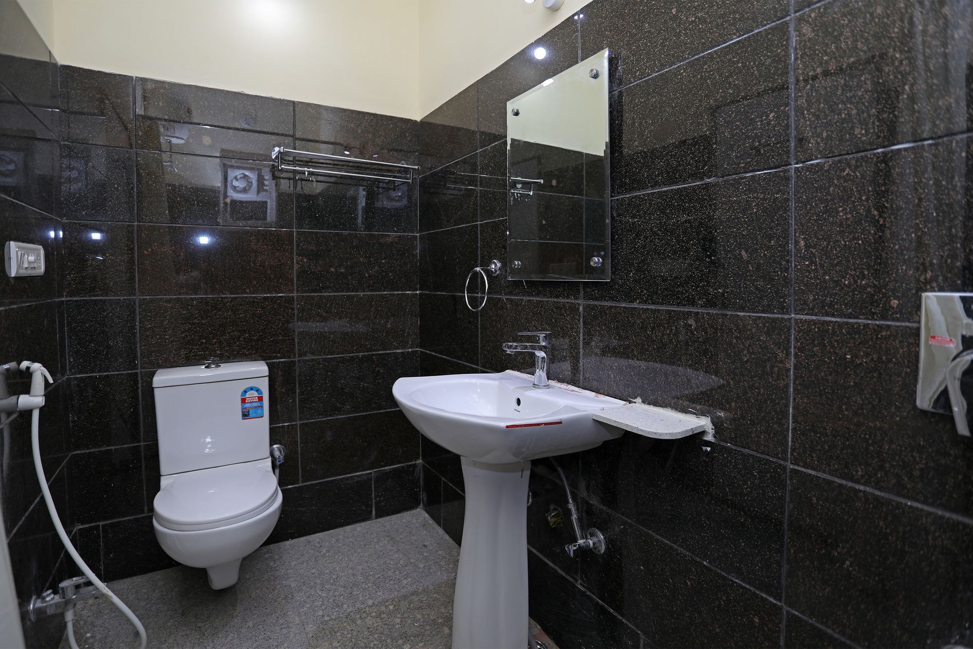 Oyo 9428 Hill View Room Goverdhan Vilas أُودايبور المظهر الخارجي الصورة