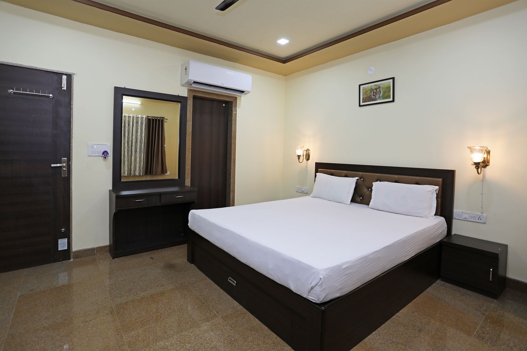 Oyo 9428 Hill View Room Goverdhan Vilas أُودايبور المظهر الخارجي الصورة